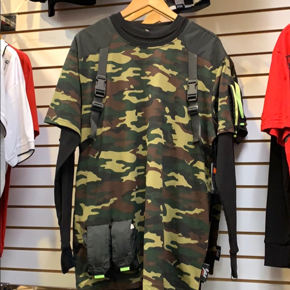 Camouflage shirt with straps and pockets